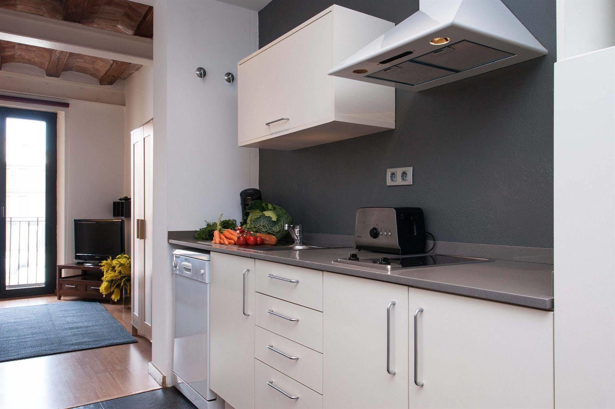 Short Stay Group Liceu Serviced Apartments Барселона Экстерьер фото