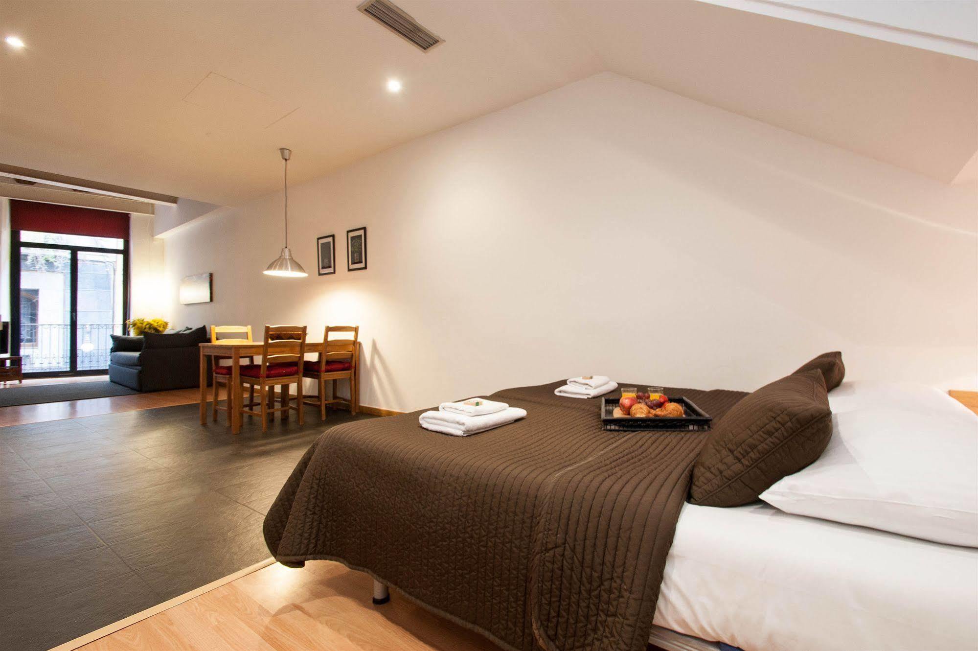 Short Stay Group Liceu Serviced Apartments Барселона Экстерьер фото