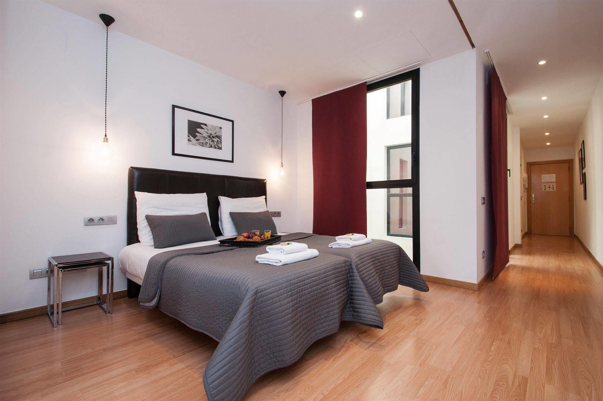 Short Stay Group Liceu Serviced Apartments Барселона Экстерьер фото