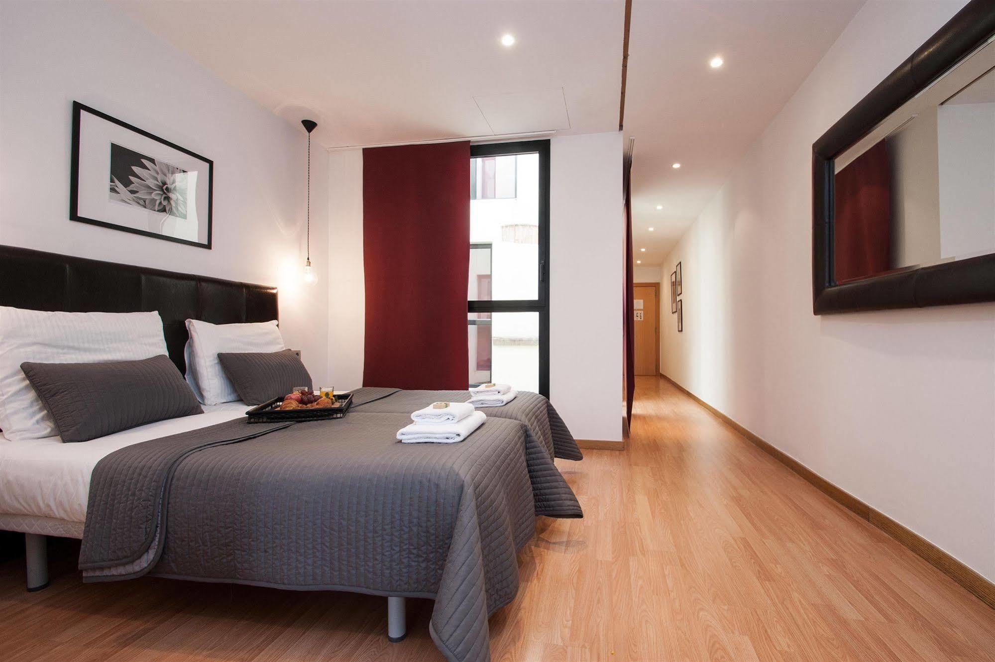 Short Stay Group Liceu Serviced Apartments Барселона Экстерьер фото