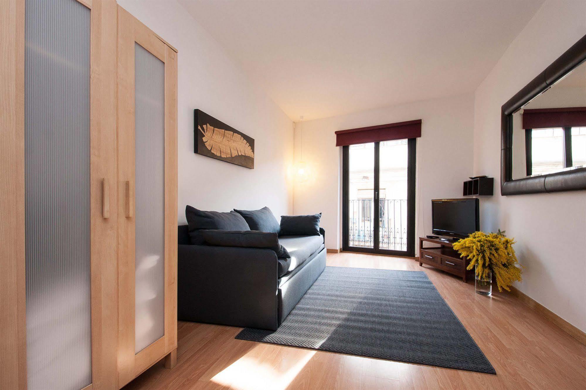 Short Stay Group Liceu Serviced Apartments Барселона Экстерьер фото